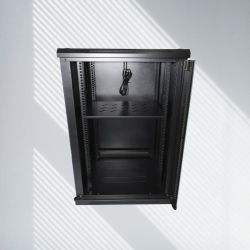 Baie sur Pied Réseau 18U – 600×600mm (Armoire Serveur)