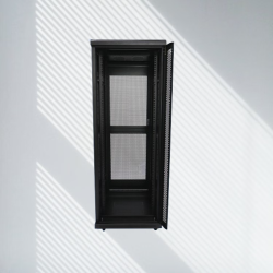 Baie sur Pied Réseau 42U – 600×600mm (Armoire Serveur)